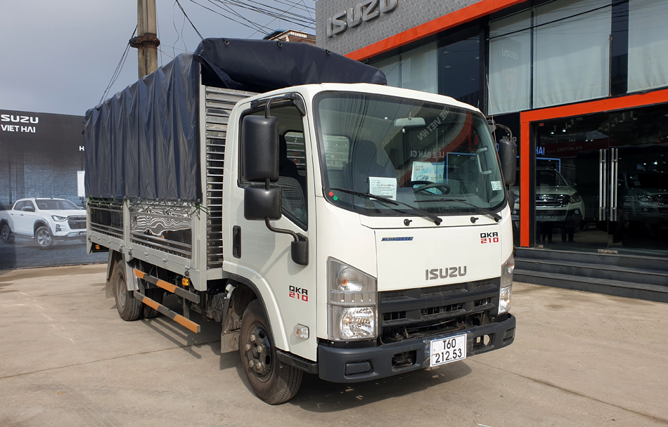 xe tải isuzu qkr 210 thùng bạt