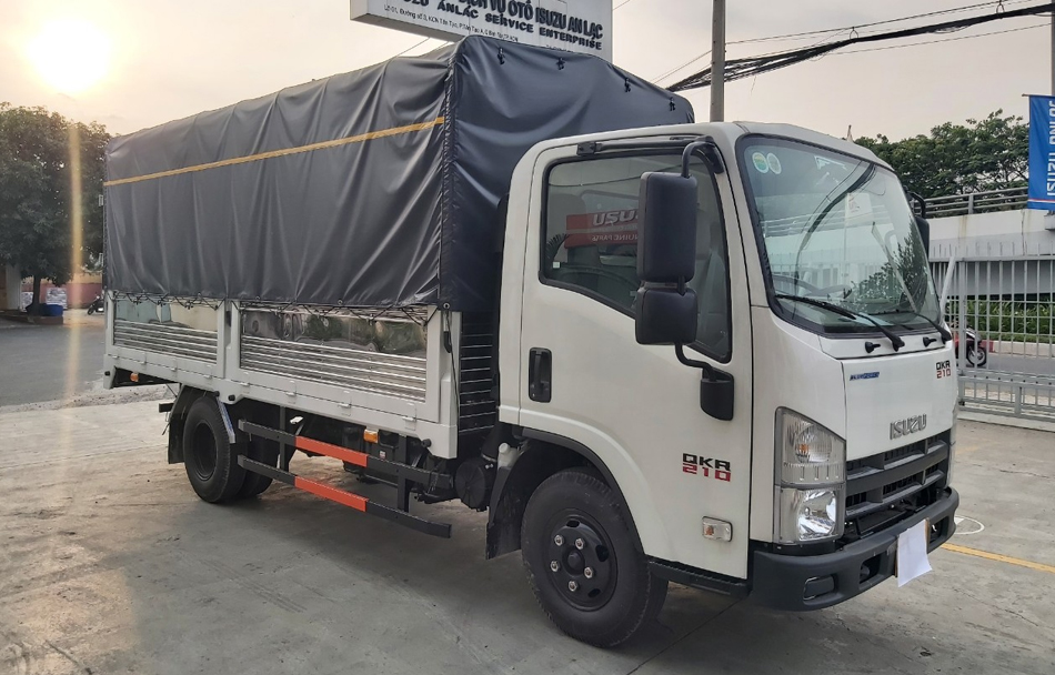 xe tải isuzu qkr 210 thùng bạt