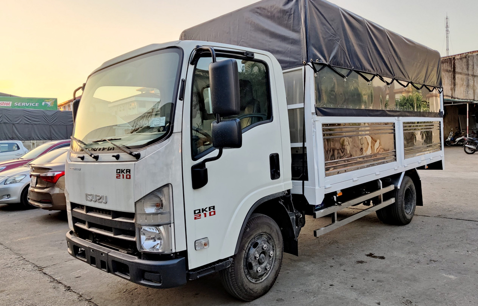 xe tải isuzu qkr 210 thùng bạt