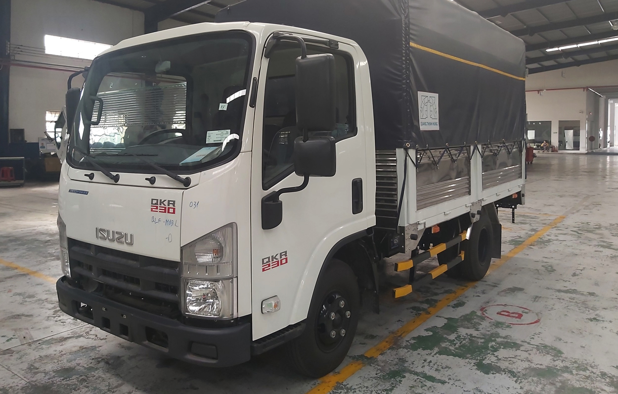 xe tải isuzu qkr 230 thùng bạt