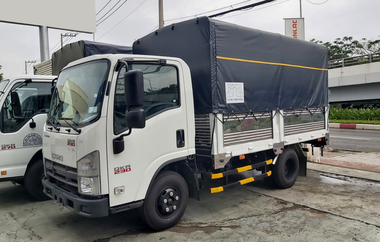 xe tải isuzu qkr 230 thùng bạt