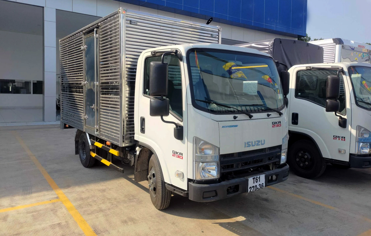 xe tải isuzu qkr 230 thùng kín