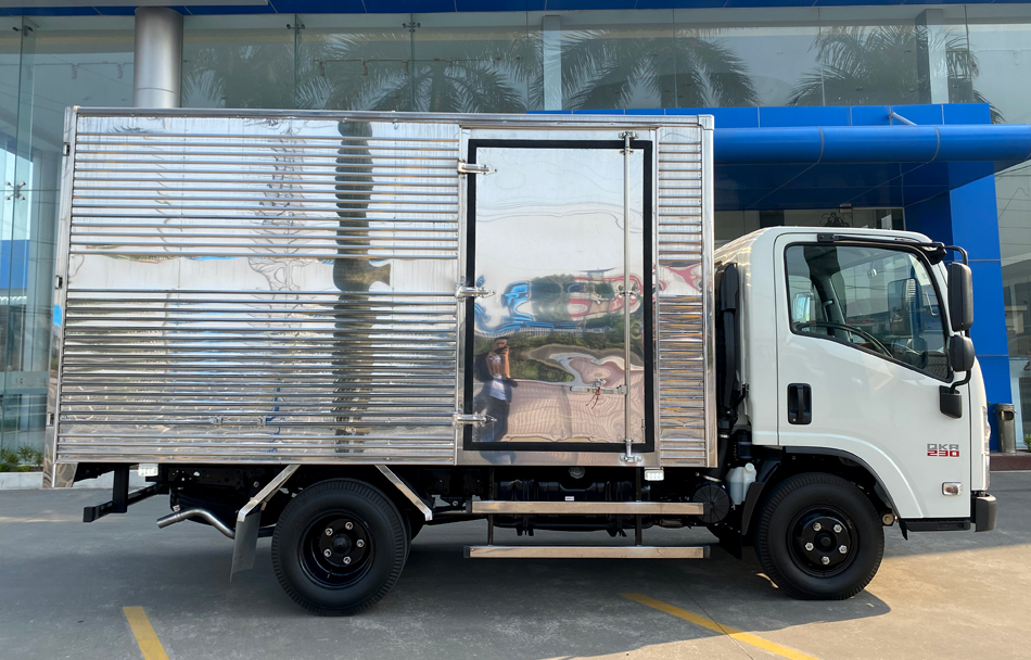 xe tải isuzu qkr 230 thùng kín