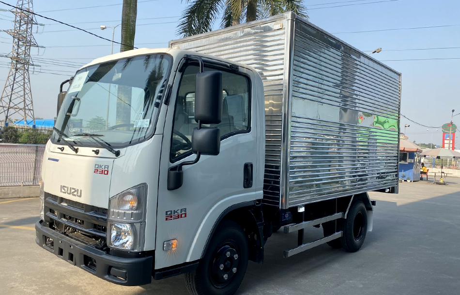 e tải isuzu qkr 230 thùng kín