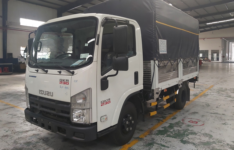 xe tải isuzu thùng bạt qkr 230