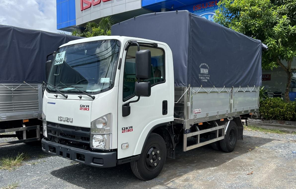 xe tải isuzu thùng bạt qkr 230