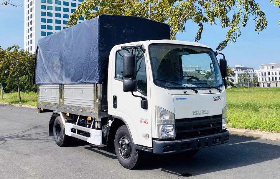 xe tải isuzu thùng bạt qkr 230