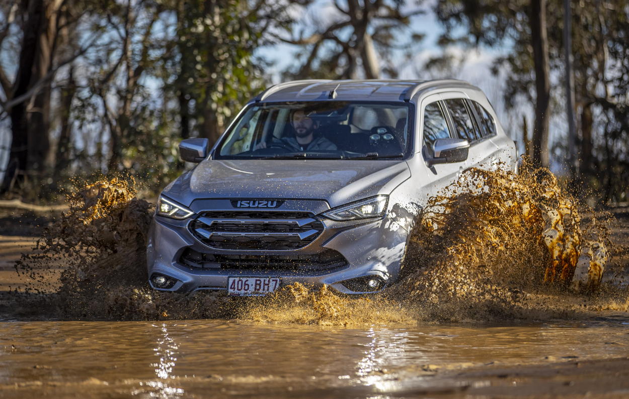 isuzu mux hai cầu