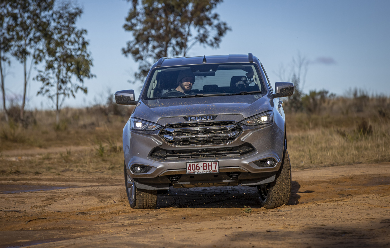 isuzu mux hai cầu