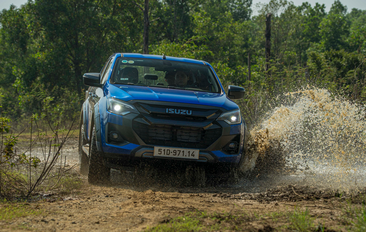 giá isuzu dmax 2025