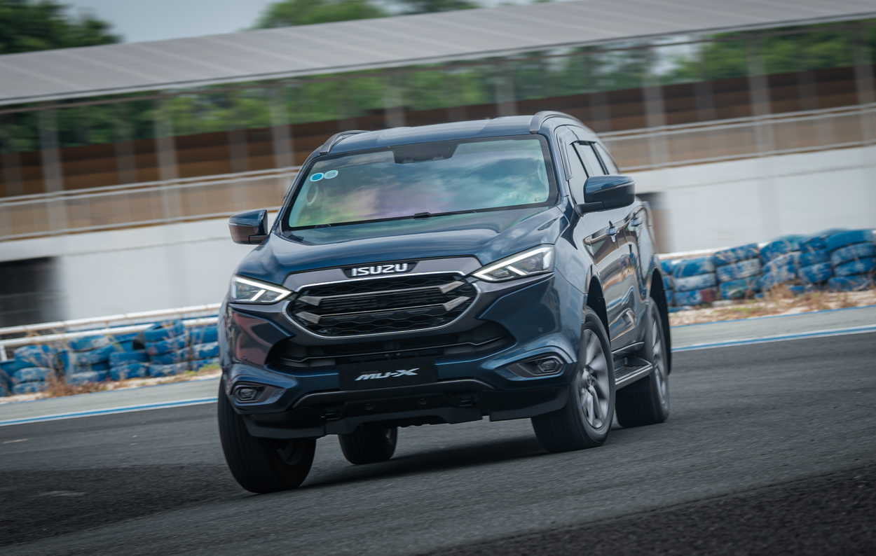 isuzu mux khuyến mại